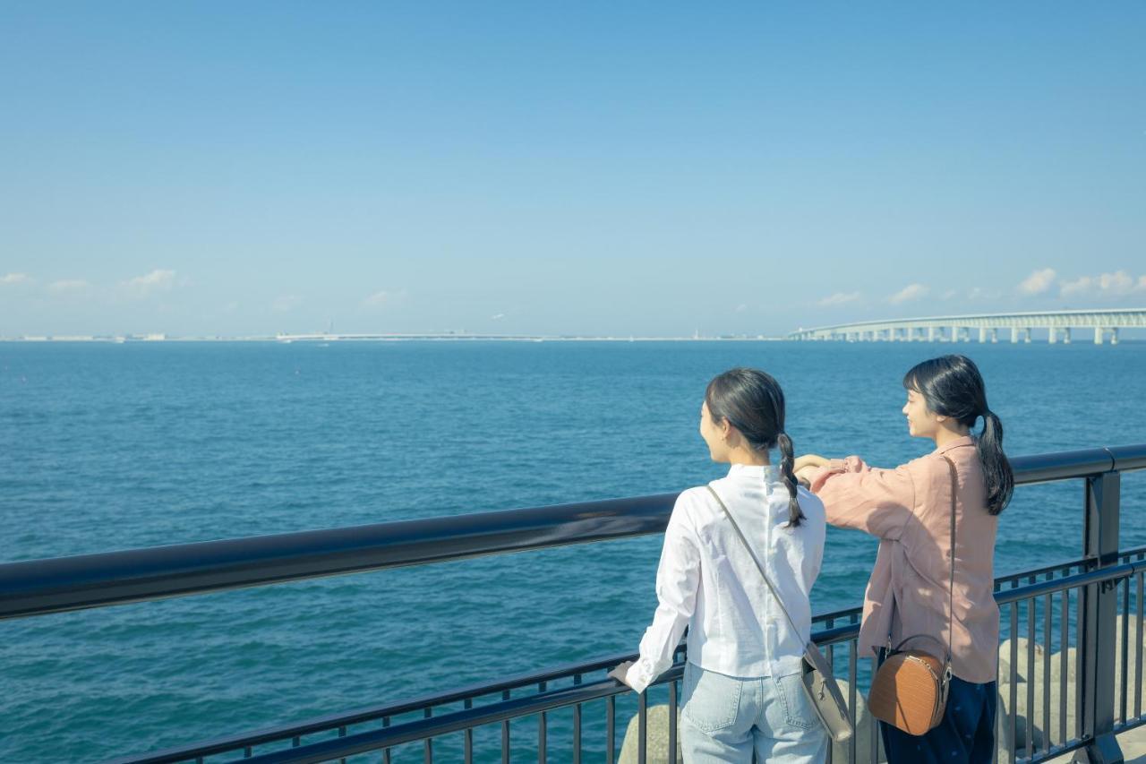 Omo Kansai Airport By Hoshino Resorts Идзумисано Экстерьер фото View of the Akashi Kaikyō Bridge from the Akashi Kaikyō Bridge Museum